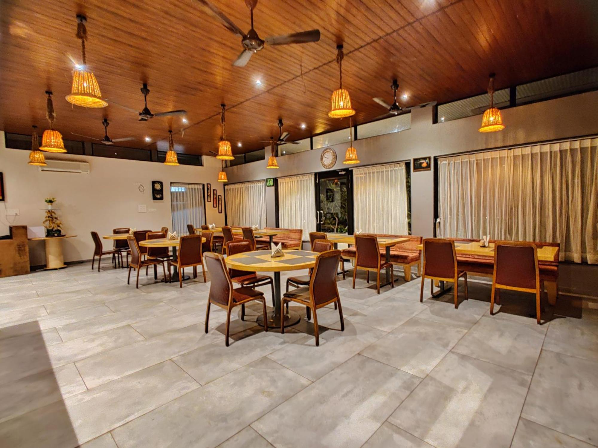 Lion Signature Family Resort Sasan Gir Esterno foto